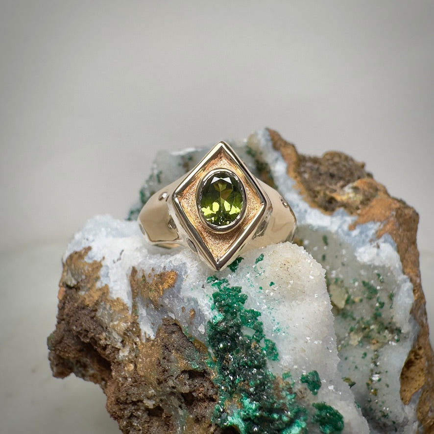 Green Australian Sapphire Geometric Signet | 14k Yellow Gold