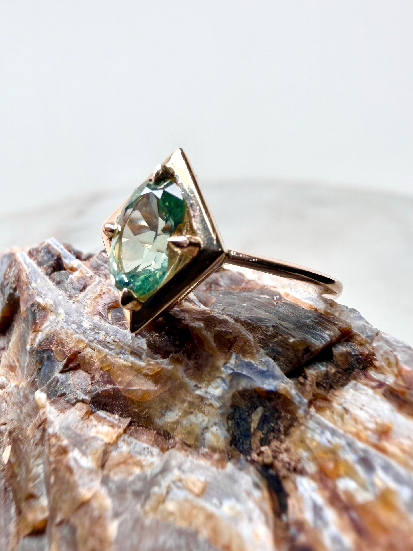 Geometric Montana Sapphire Ring | 14k Yellow Gold