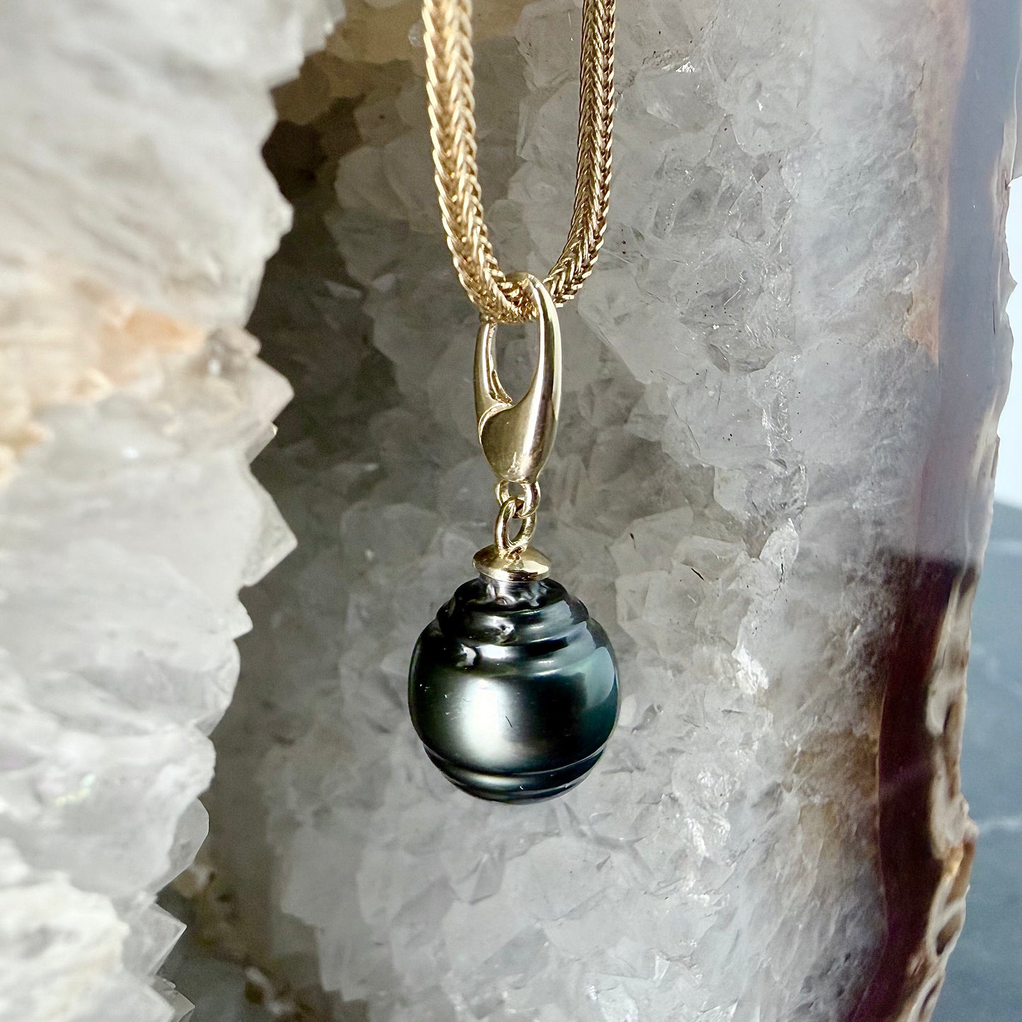 Tahitian Pearl Pendant | 14k Yellow Gold