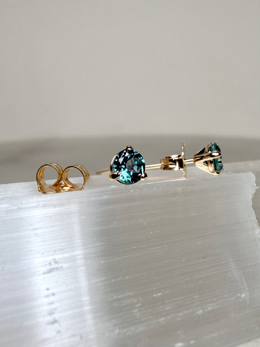 Color Change Alexandrite Stud Earrings | 14k Yellow Gold