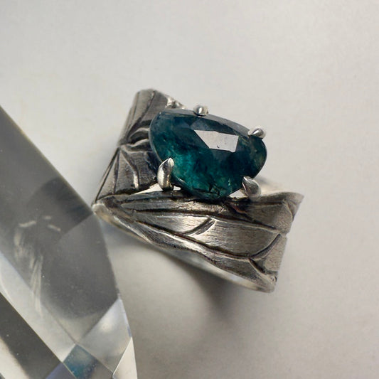 Anthurium Warocqueanum Leaf Ring with Teal Sapphire