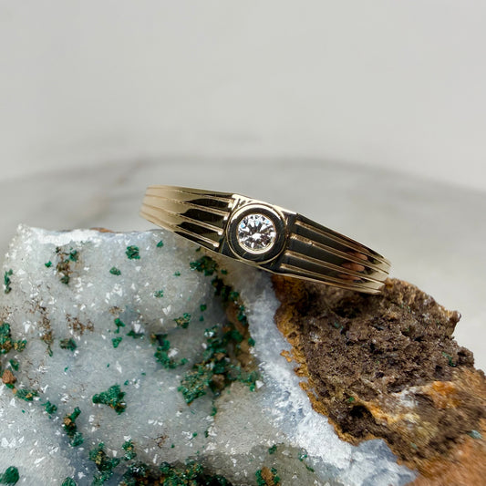 Grooved Diamond Signet Ring | 14k Yellow Gold