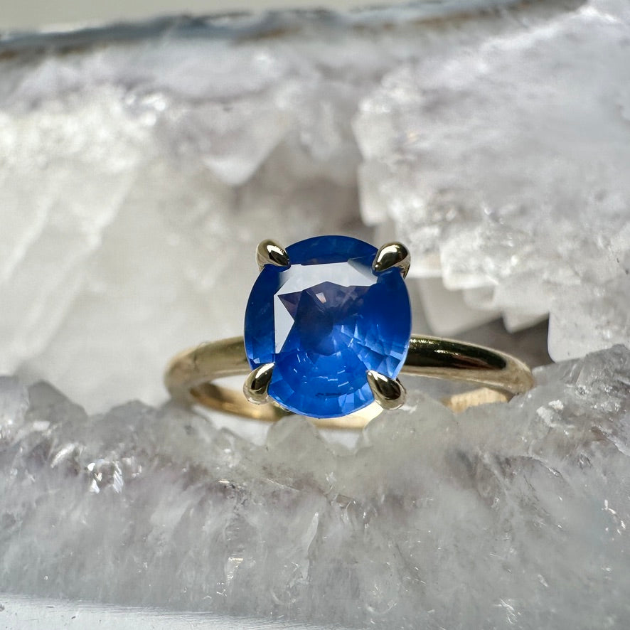 Cornflower Blue Sapphire Solitaire | 14k Yellow Gold