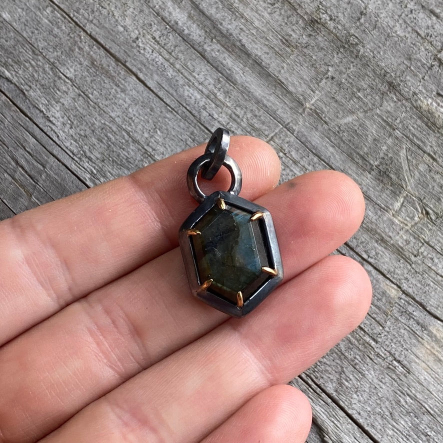 Labradorite Rupī Pendant