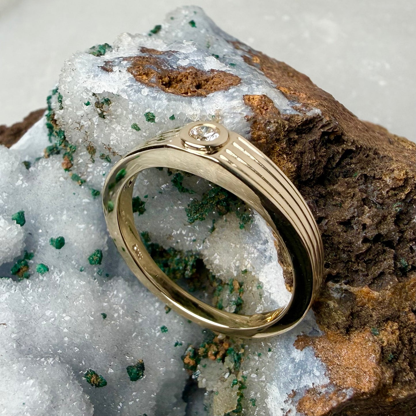 Grooved Diamond Signet Ring | 14k Yellow Gold