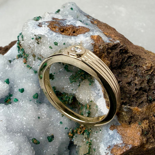 Grooved Diamond Signet Ring | 14k Yellow Gold