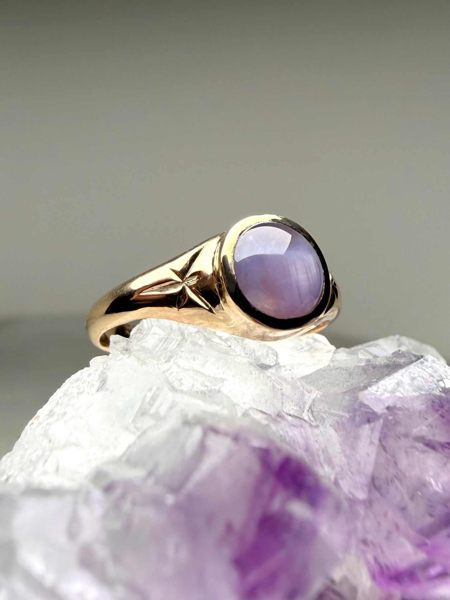 Star Sapphire Signet Ring | 14k Yellow Gold