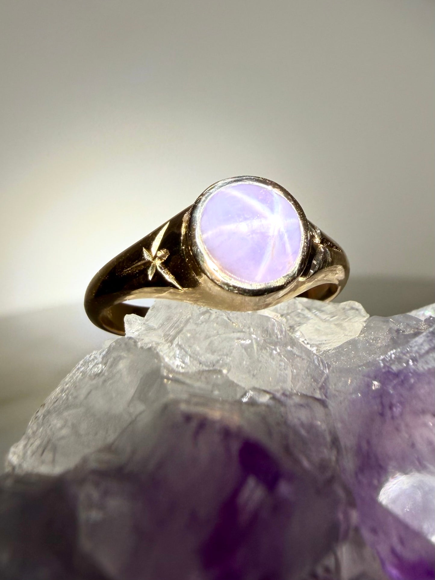 Star Sapphire Signet Ring | 14k Yellow Gold