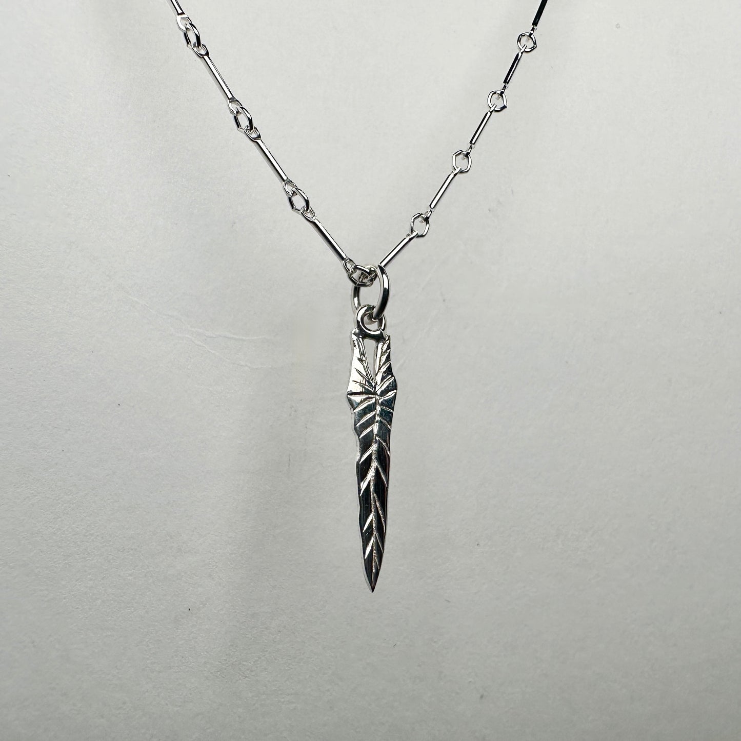 Philodendton Spiritus Sancti Leaf Charm | Sterling Silver