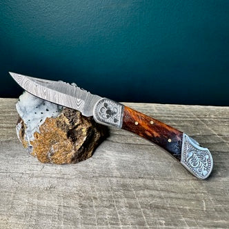 Damascus Steel and Walnut Utility Knife