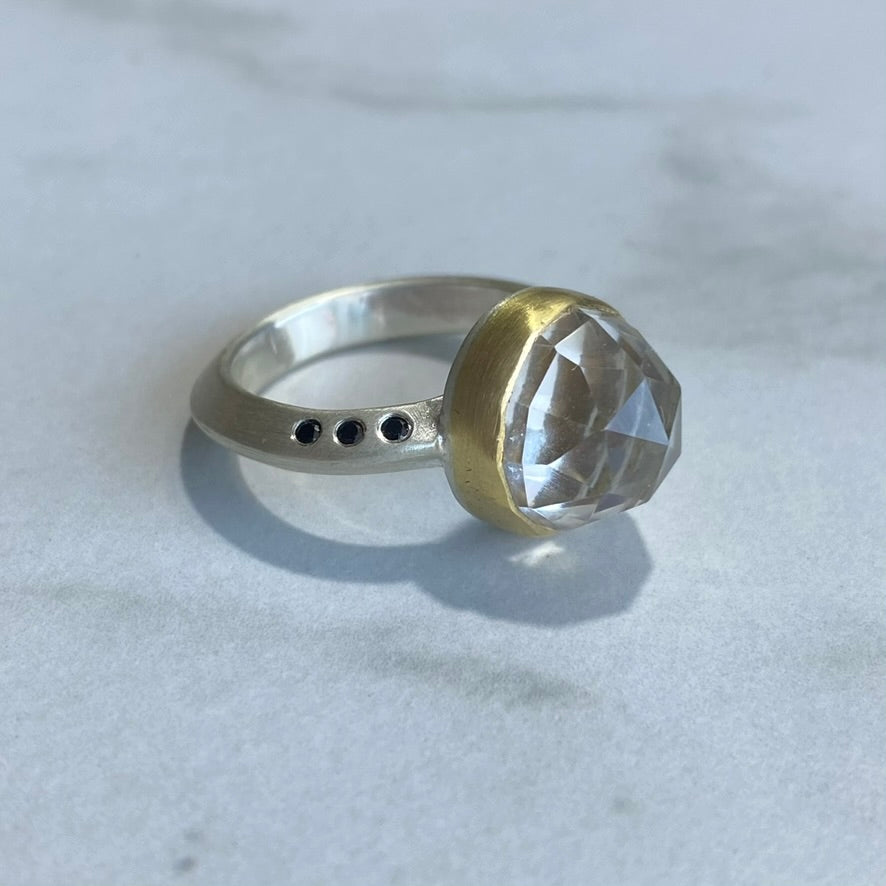 Quartz & Black Spinel Élan Ring