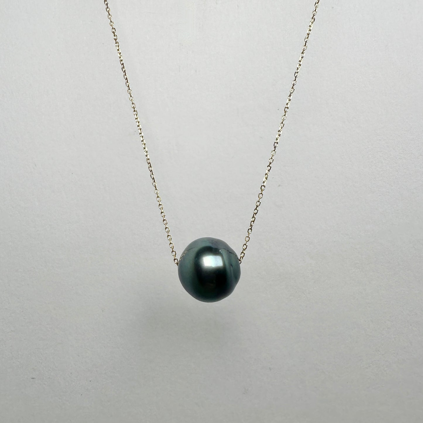 Peacock Grey Tahitian Pearl Floating Necklace | 14k Yellow Gold