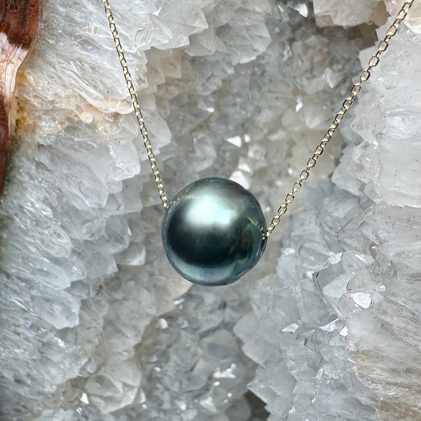 Peacock Grey Tahitian Pearl Floating Necklace | 14k Yellow Gold