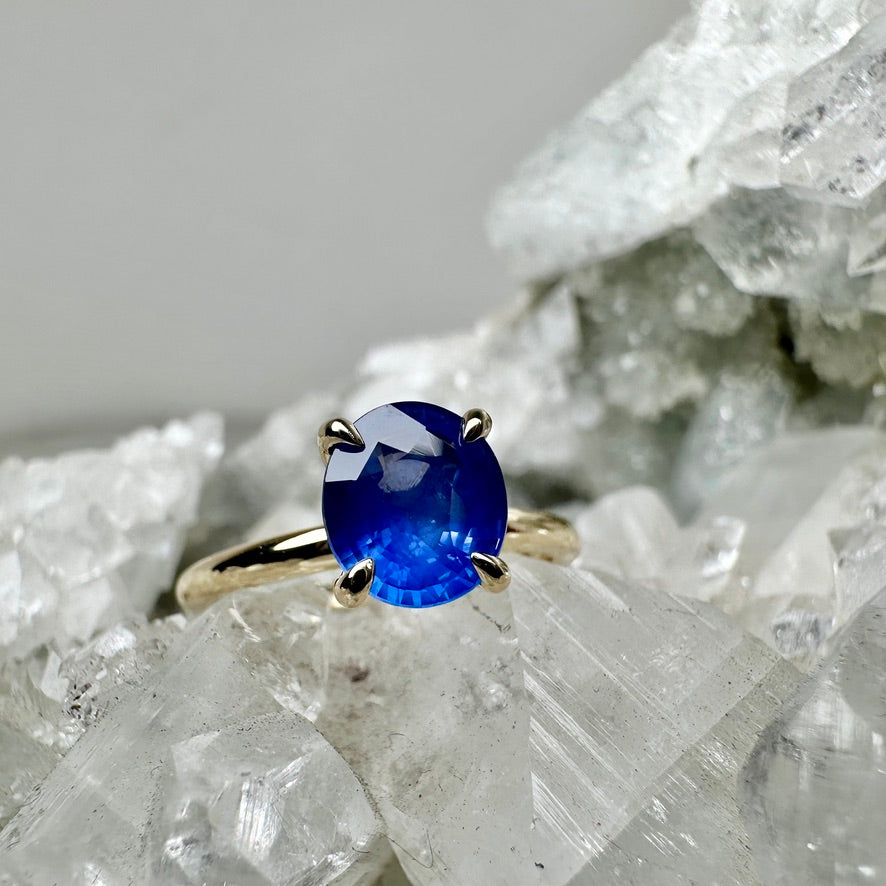 Cornflower Blue Sapphire Solitaire | 14k Yellow Gold