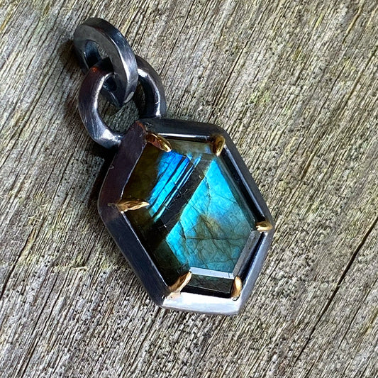 Labradorite Rupī Pendant