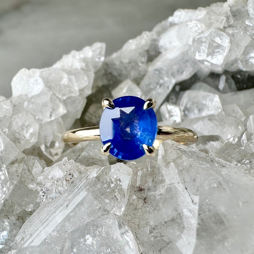 Cornflower Blue Sapphire Solitaire | 14k Yellow Gold
