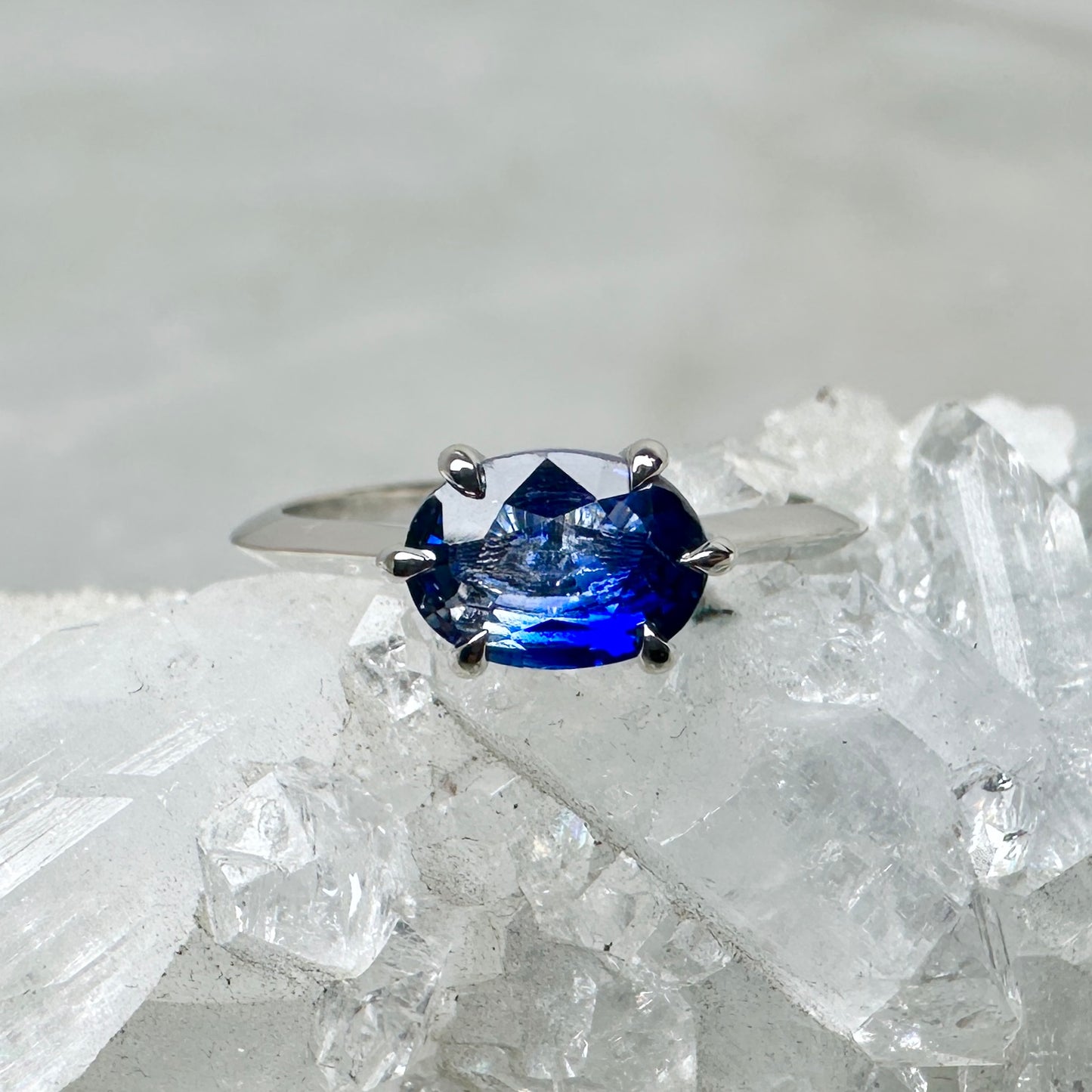 Bicolor Blue Sapphire Solitaire Ring | 14k White Gold